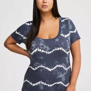 NWOT Torrid Blue and White Patterned Short Sleeve Tee